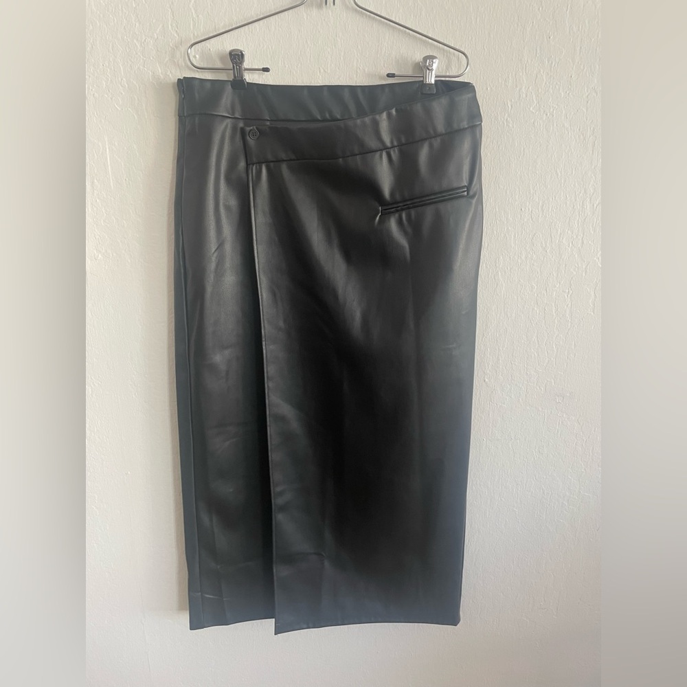Stradivarius Black Leather effect fabric skirt (not leather)